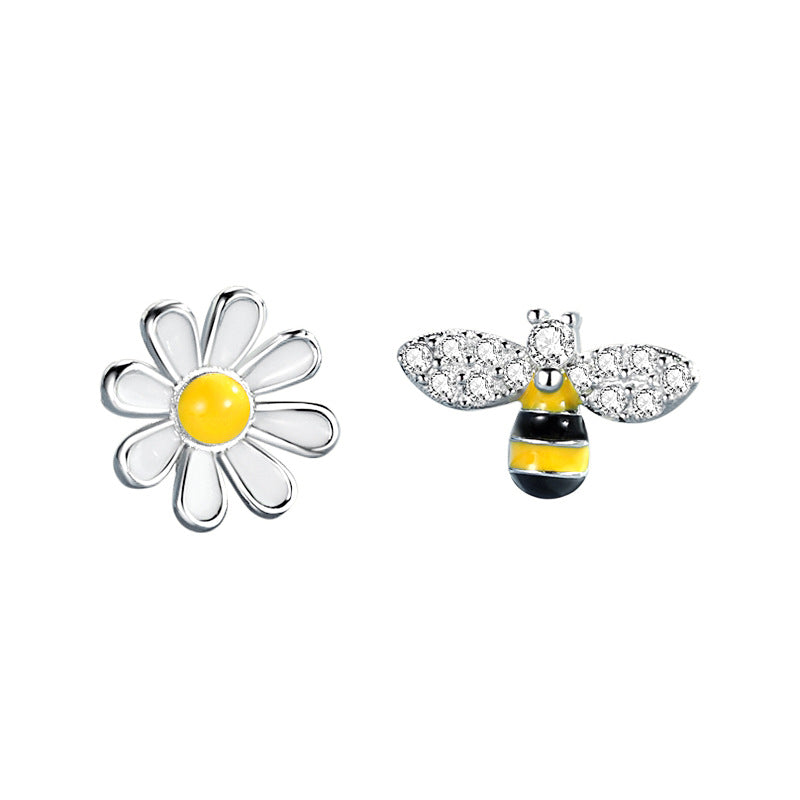 Bee Daisy Stud Earrings